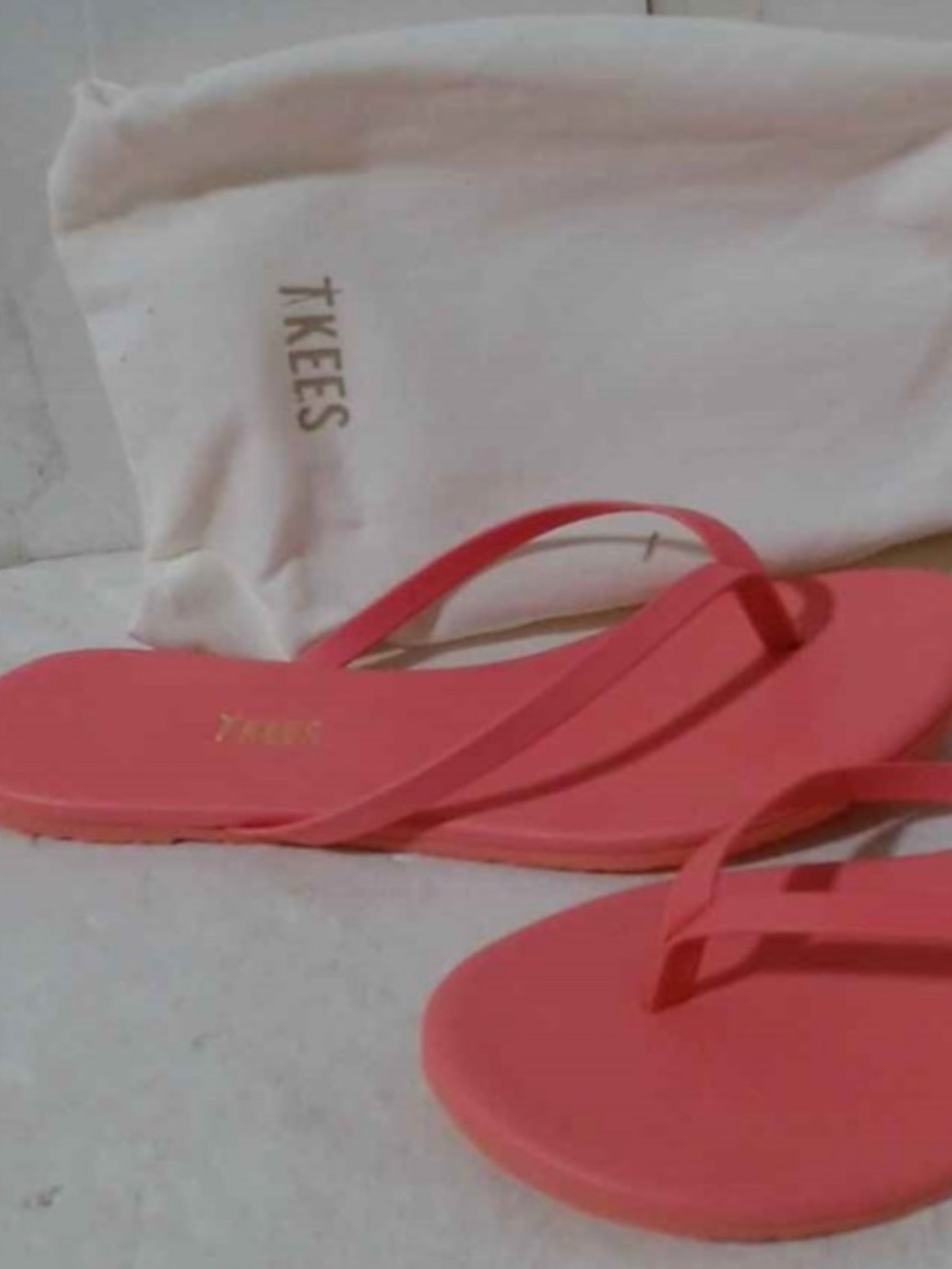 NWT Tkees Mini Foundation Flip Flops